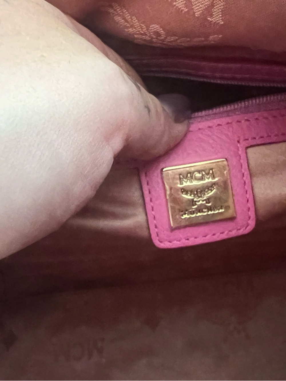 BRAND NEW WITH TAGS MCM Pink RARE Heart Logo Speedy Style w/ Matching Wallet - Picture 9 of 16